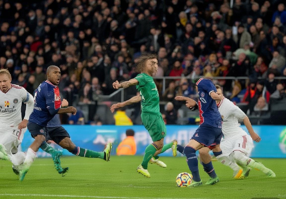巴黎圣日耳曼VS曼联：激情对决，球星闪耀瞬间回顾(图1)