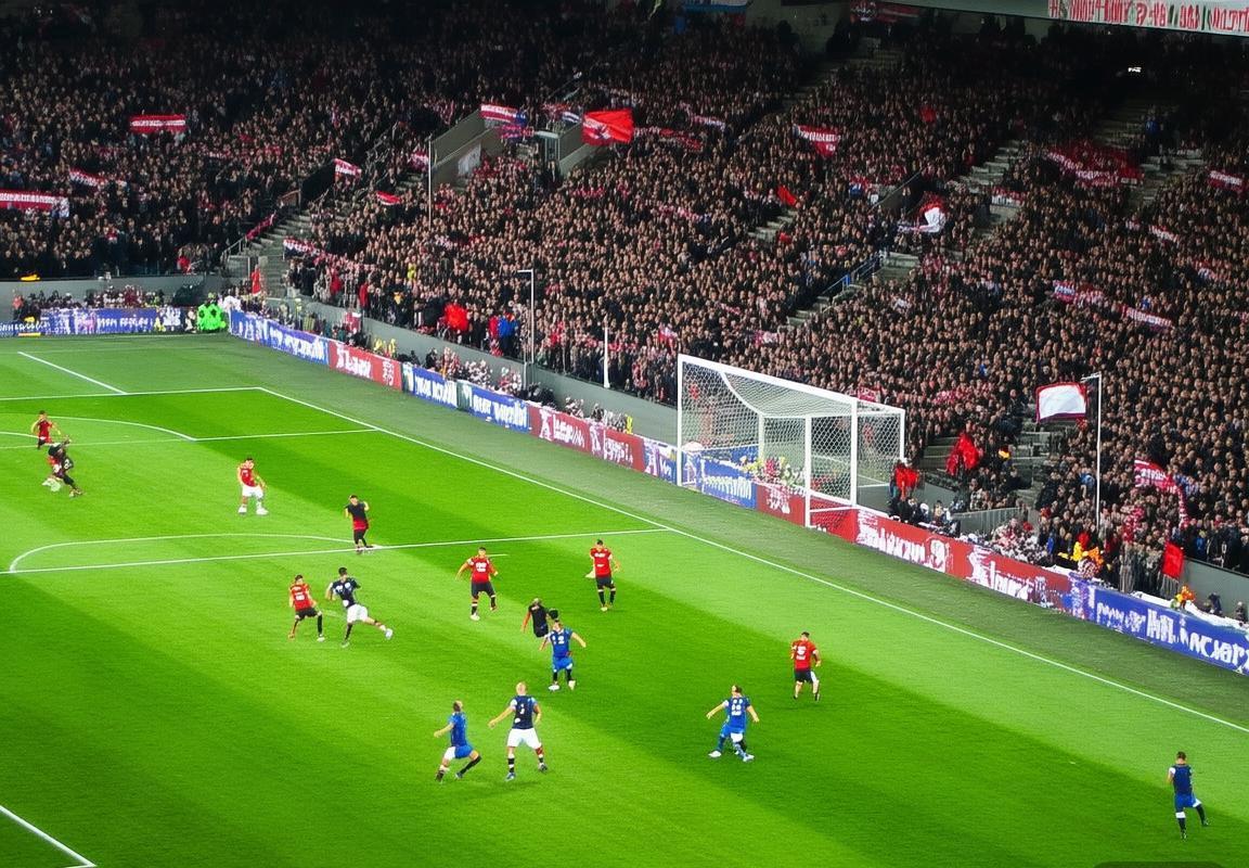 巴黎圣日耳曼VS曼联：激情对决，球星闪耀瞬间回顾(图4)